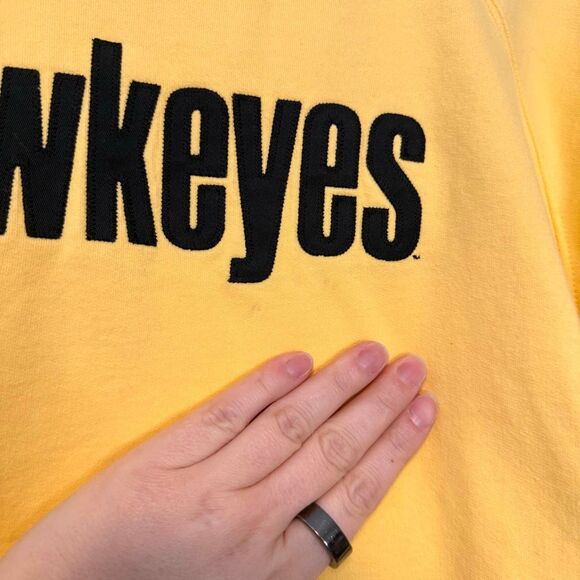 Iowa Hawkeyes Jones & Mitchell Cropped Pull Over Sweatshirt Size XL - Picture 2 of 8